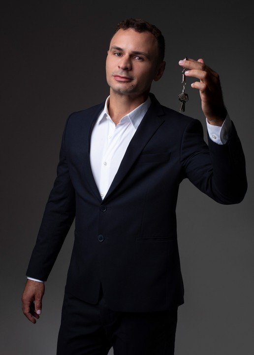 Max-386_Gmail_centered_original_ratio